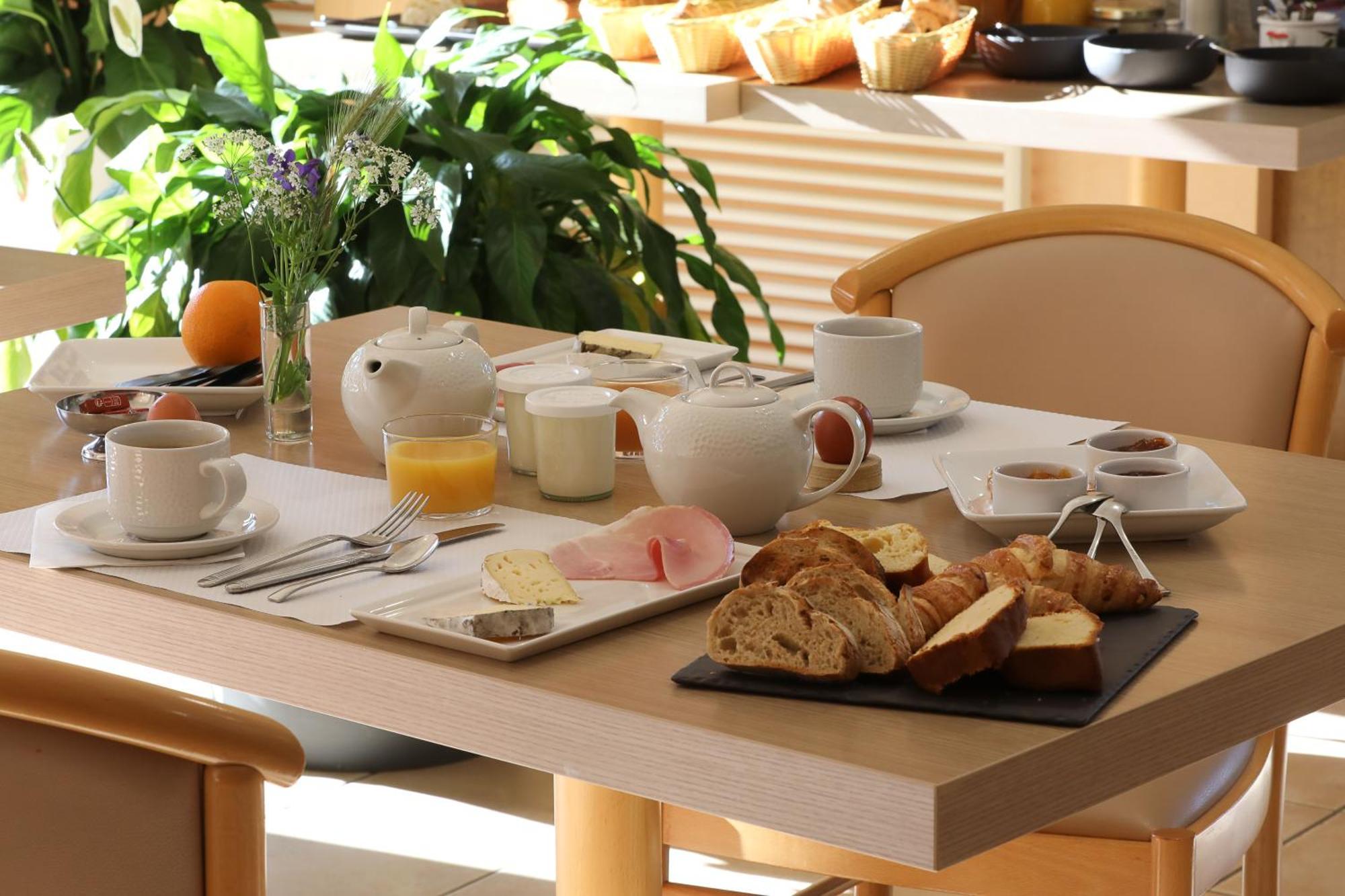 Logis Hotel Spa Restaurant Le Provence Lanarce ภายนอก รูปภาพ