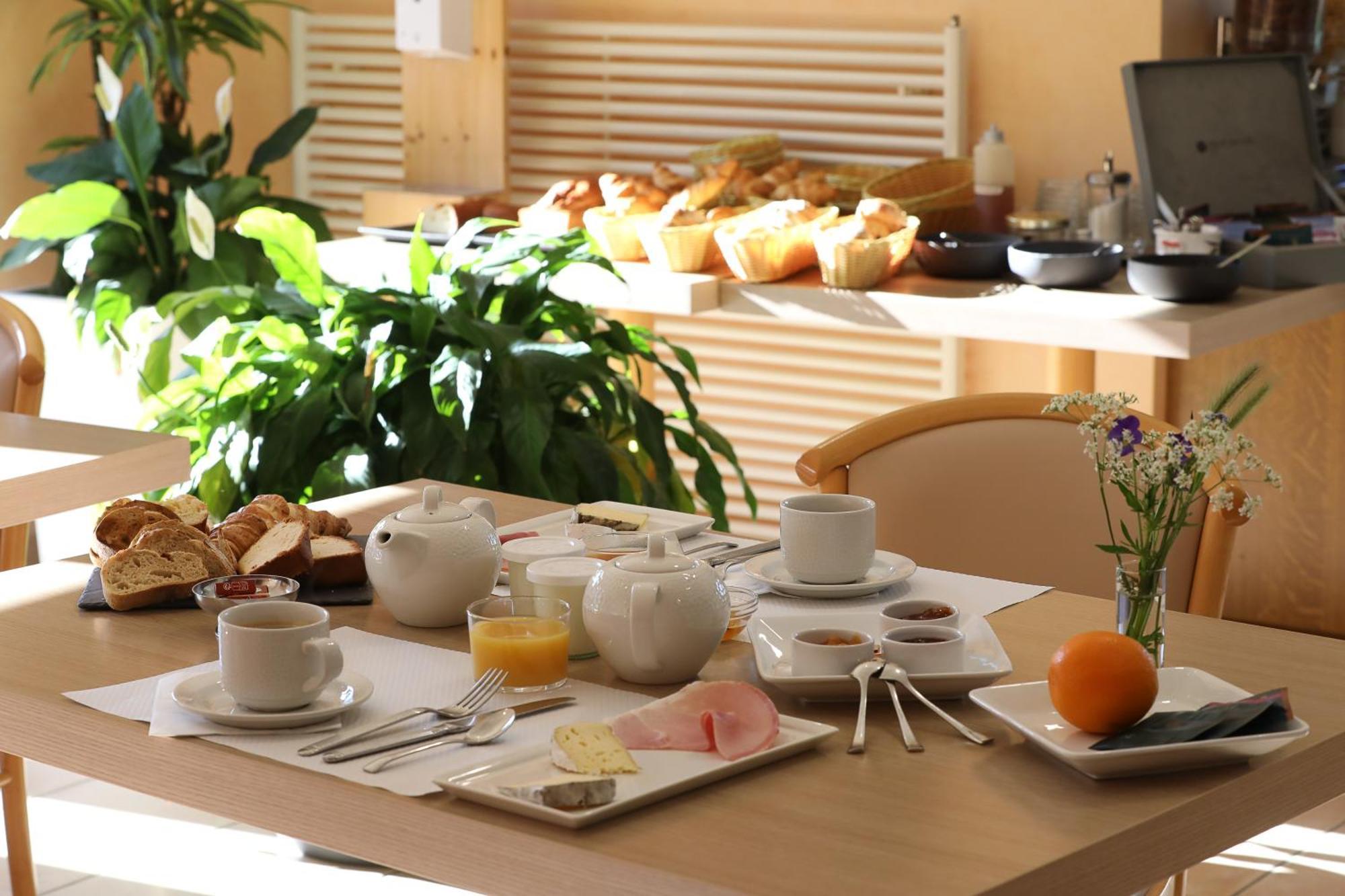 Logis Hotel Spa Restaurant Le Provence Lanarce ภายนอก รูปภาพ