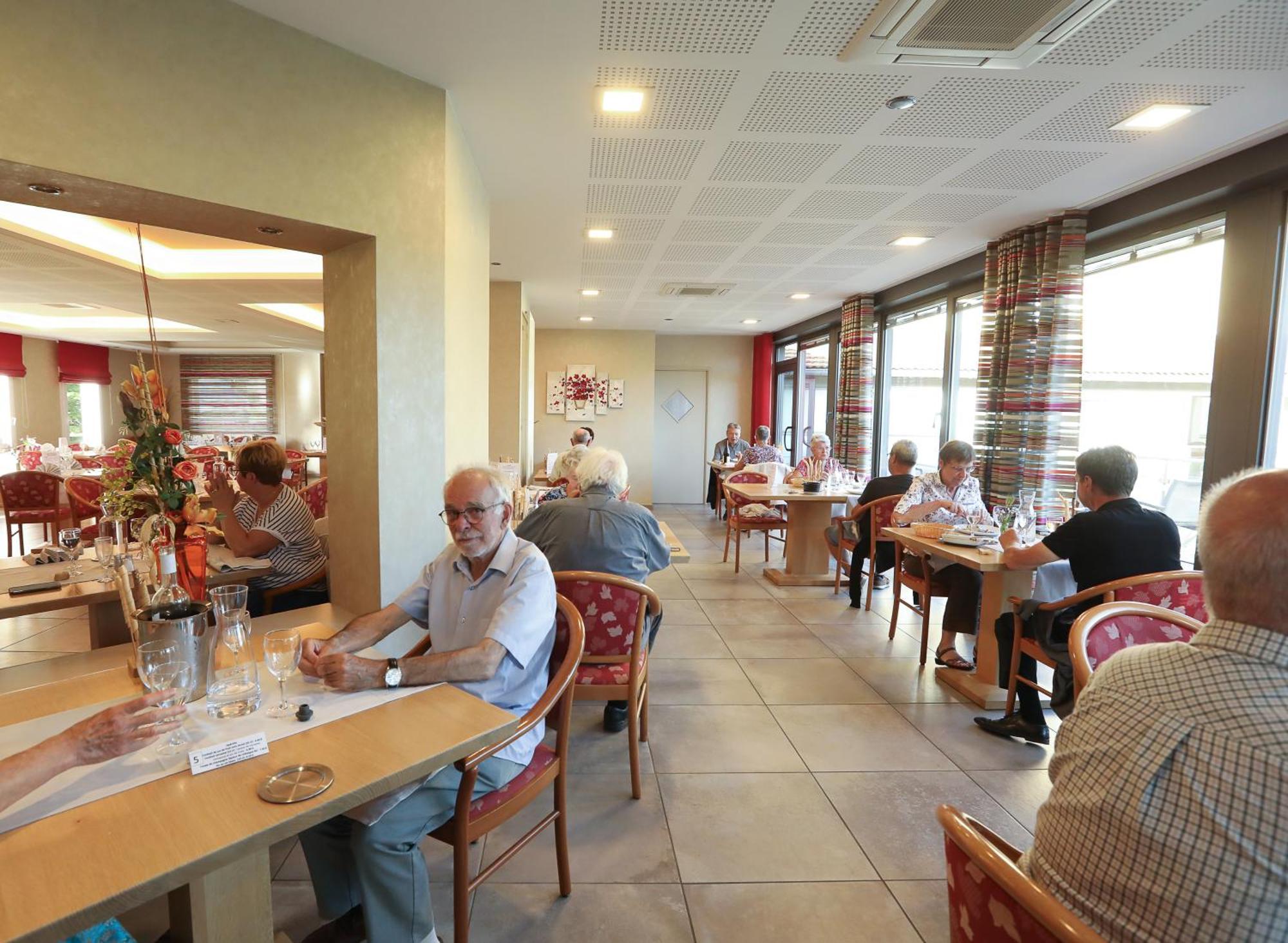 Logis Hotel Spa Restaurant Le Provence Lanarce ภายนอก รูปภาพ