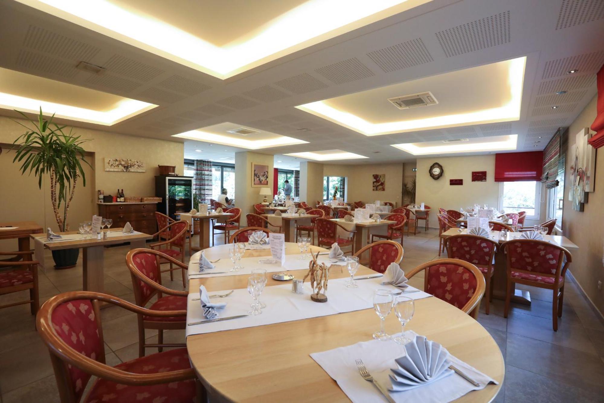 Logis Hotel Spa Restaurant Le Provence Lanarce ภายนอก รูปภาพ