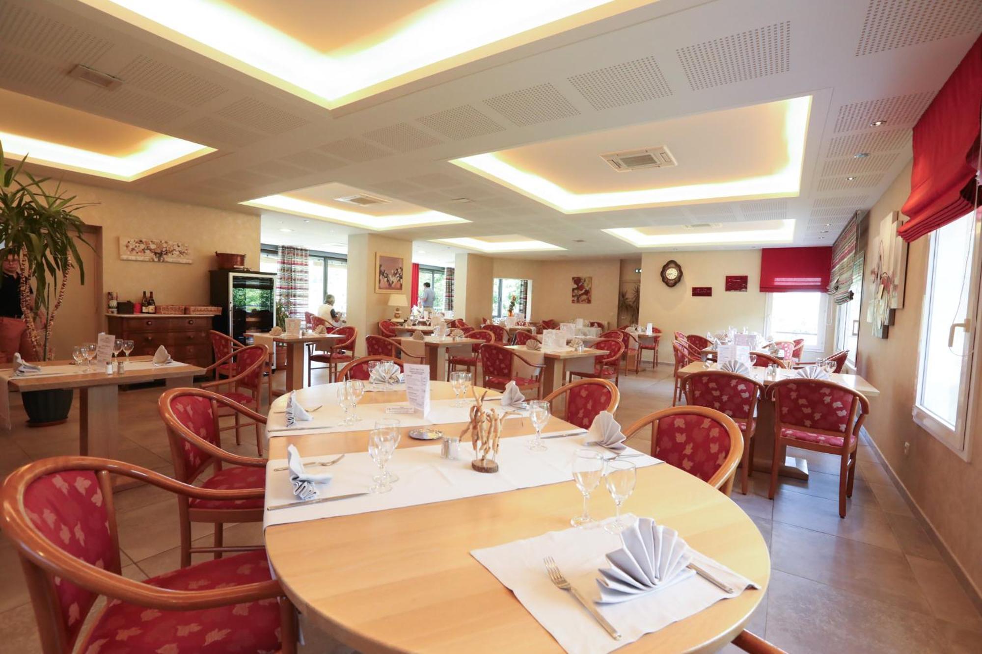 Logis Hotel Spa Restaurant Le Provence Lanarce ภายนอก รูปภาพ