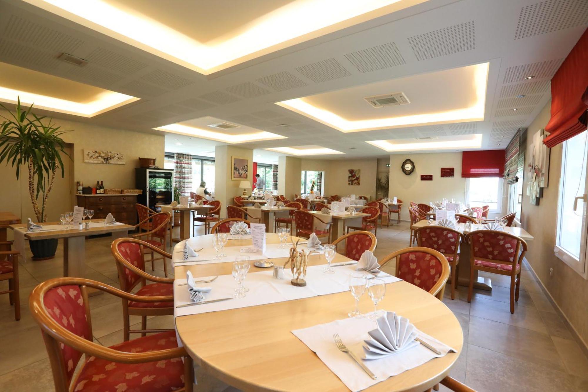 Logis Hotel Spa Restaurant Le Provence Lanarce ภายนอก รูปภาพ