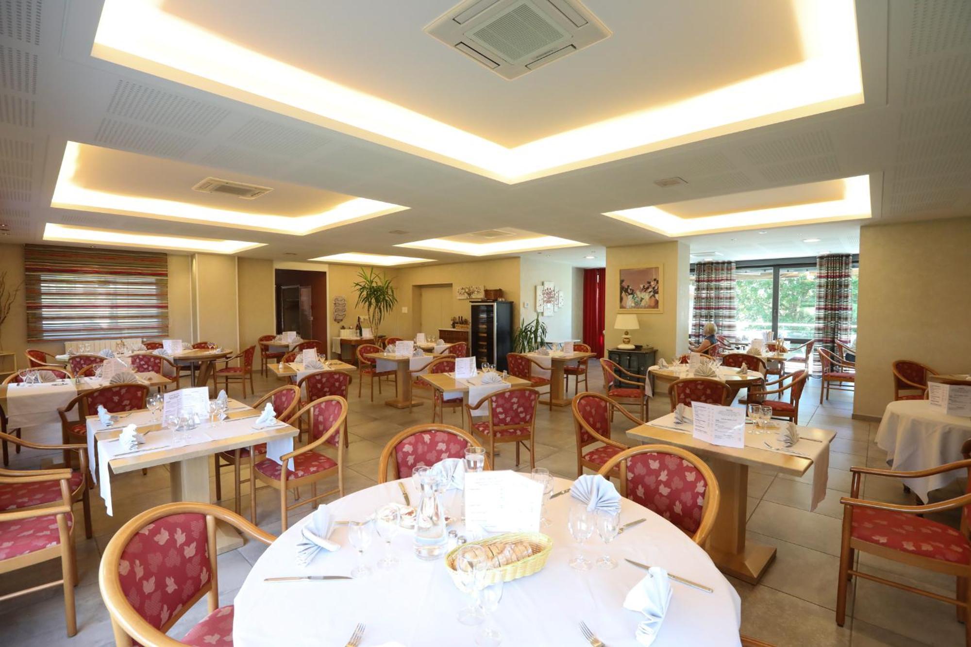 Logis Hotel Spa Restaurant Le Provence Lanarce ภายนอก รูปภาพ